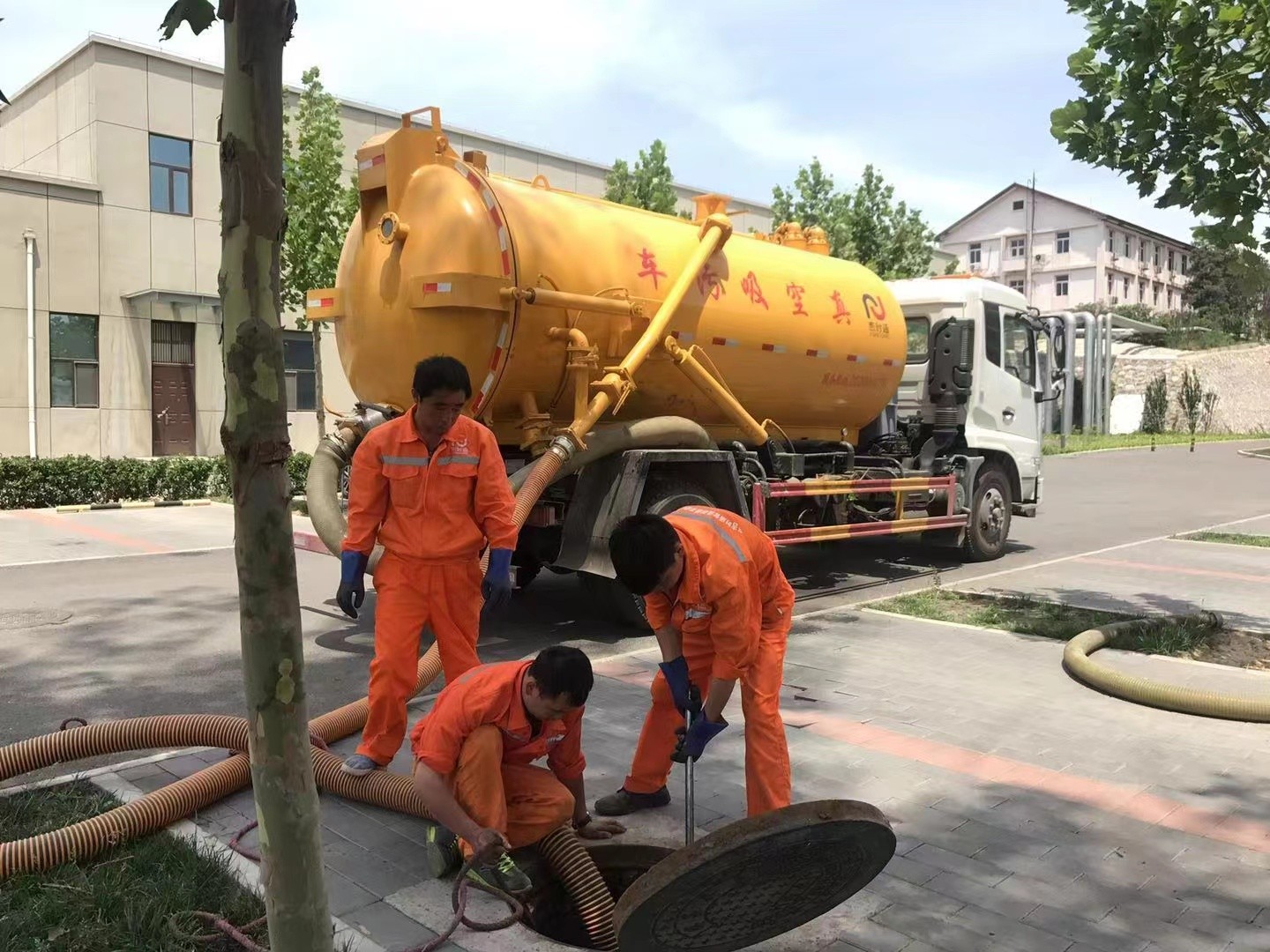 卫东化粪池清理与5-8吨吸粪车施工效率分析